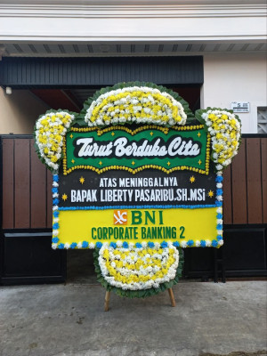 Papan Bunga Duka di Tejo Agung