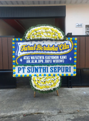 Papan Bunga Duka di Tejo Agung