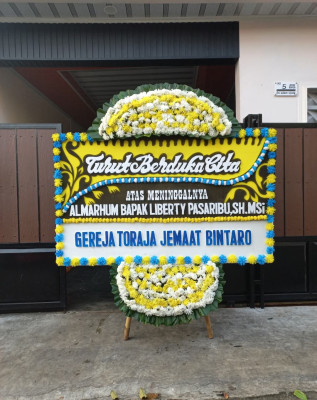 Papan Bunga Duka di Tejo Agung