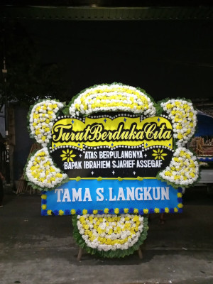 Papan Bunga Duka di Tejo Agung