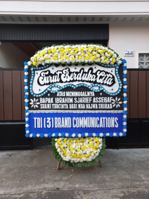Papan Bunga Duka di Tejo Agung